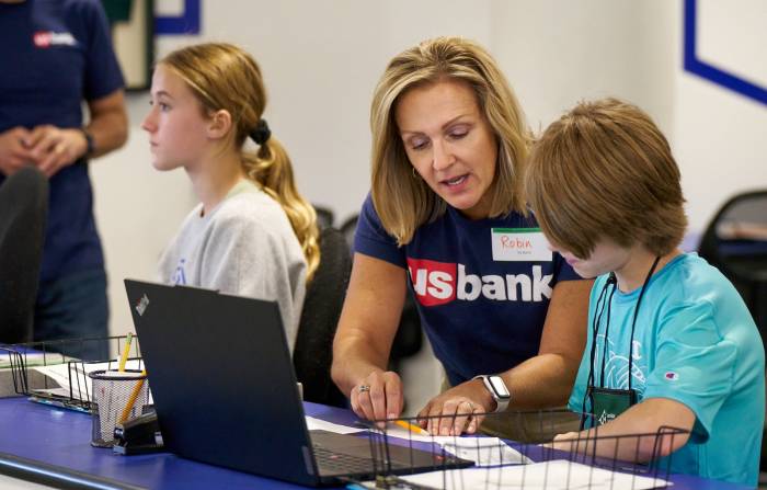 A volunteer from U.S. Bank works in JA BizTown during their leadership team visit